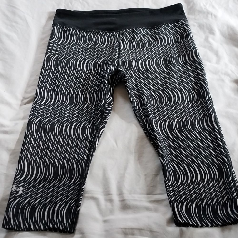 UNDER ARMOUR workout capris size L